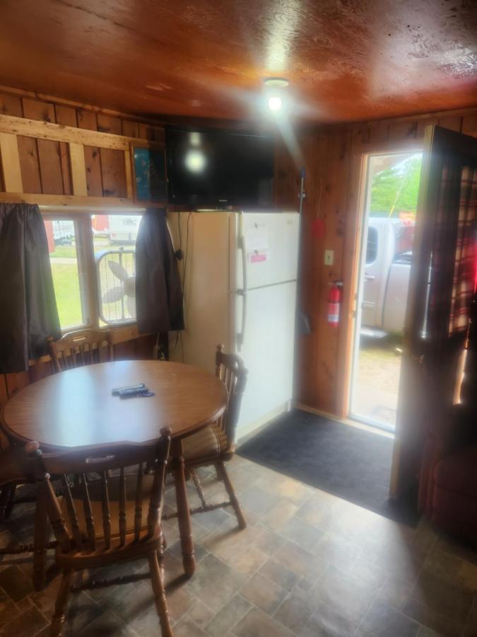 Cabin 2 Manistique Luaran gambar