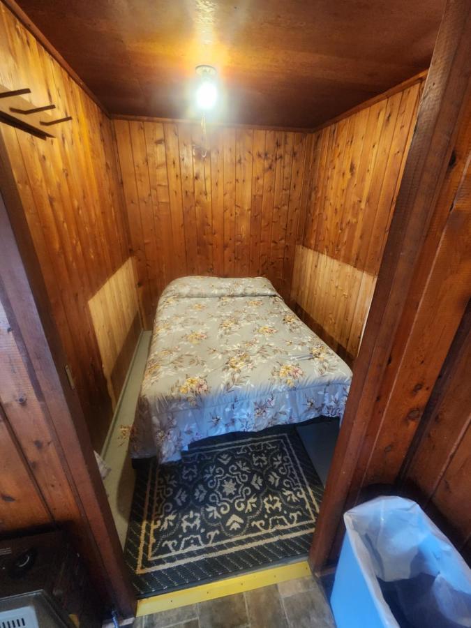 Cabin 2 Manistique Luaran gambar